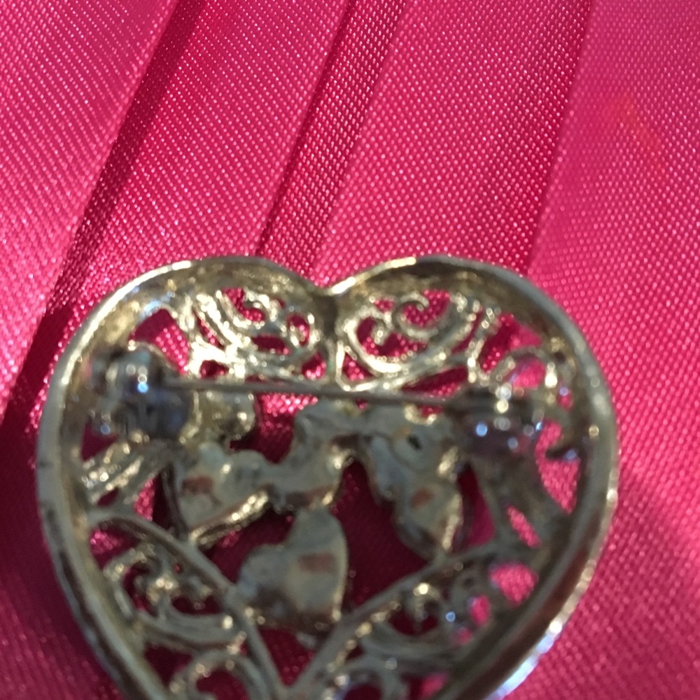 Heart Brooch - Picture 2 of 2